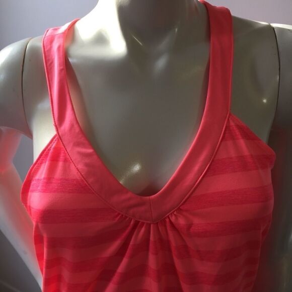 Old Navy Coral color active keyhole back Top - Picture 6 of 7
